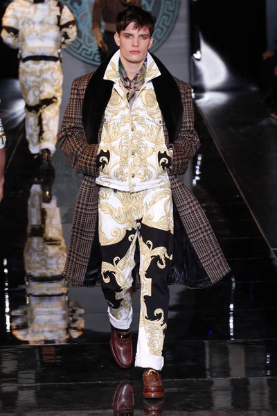 Look 17